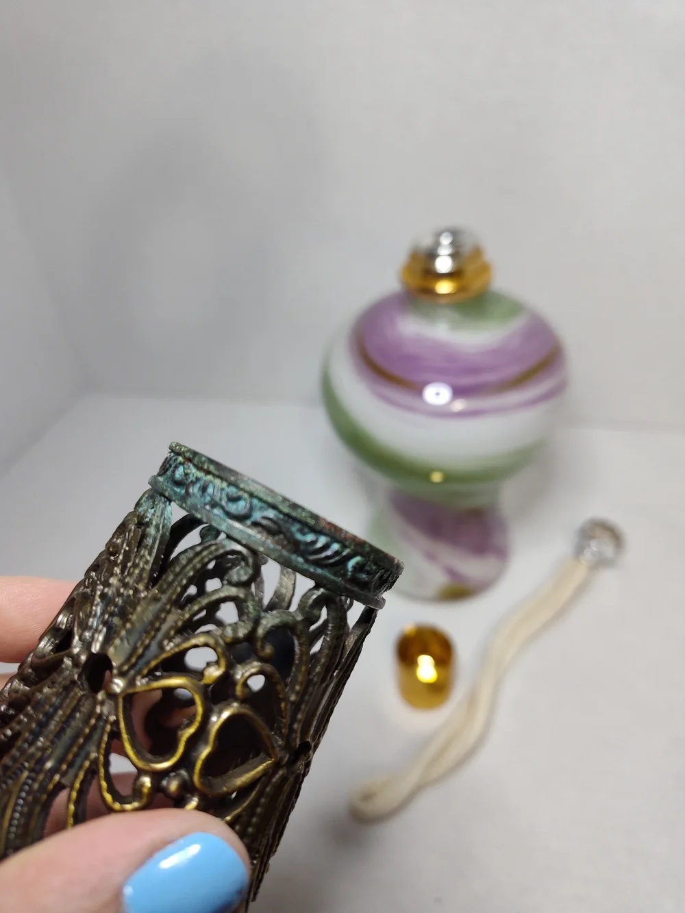 Queen of Mardi Gras Blown Art Glass Oil Fragrance Lamp 2004-2009 By LA TEE DA